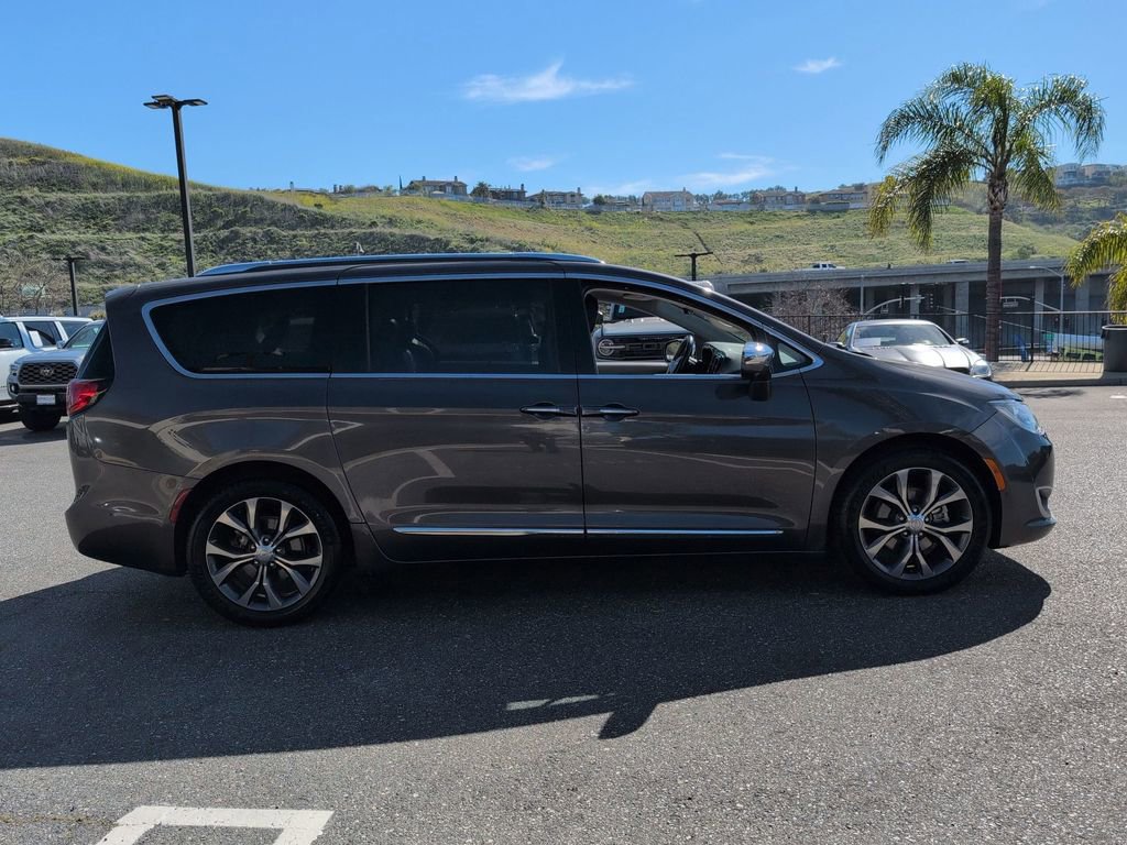 Certified 2018 Chrysler Pacifica Limited w/ Tire & Wheel Group image 4