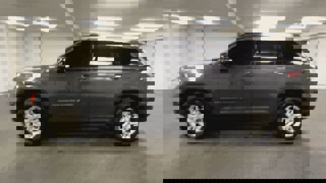 Used 2024 Jeep Grand Cherokee Laredo image 5