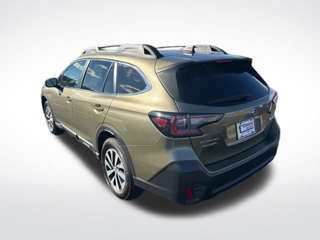 Used 2022 Subaru Outback Premium image 3
