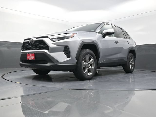 Used 2024 Toyota RAV4 XLE FWD image 33