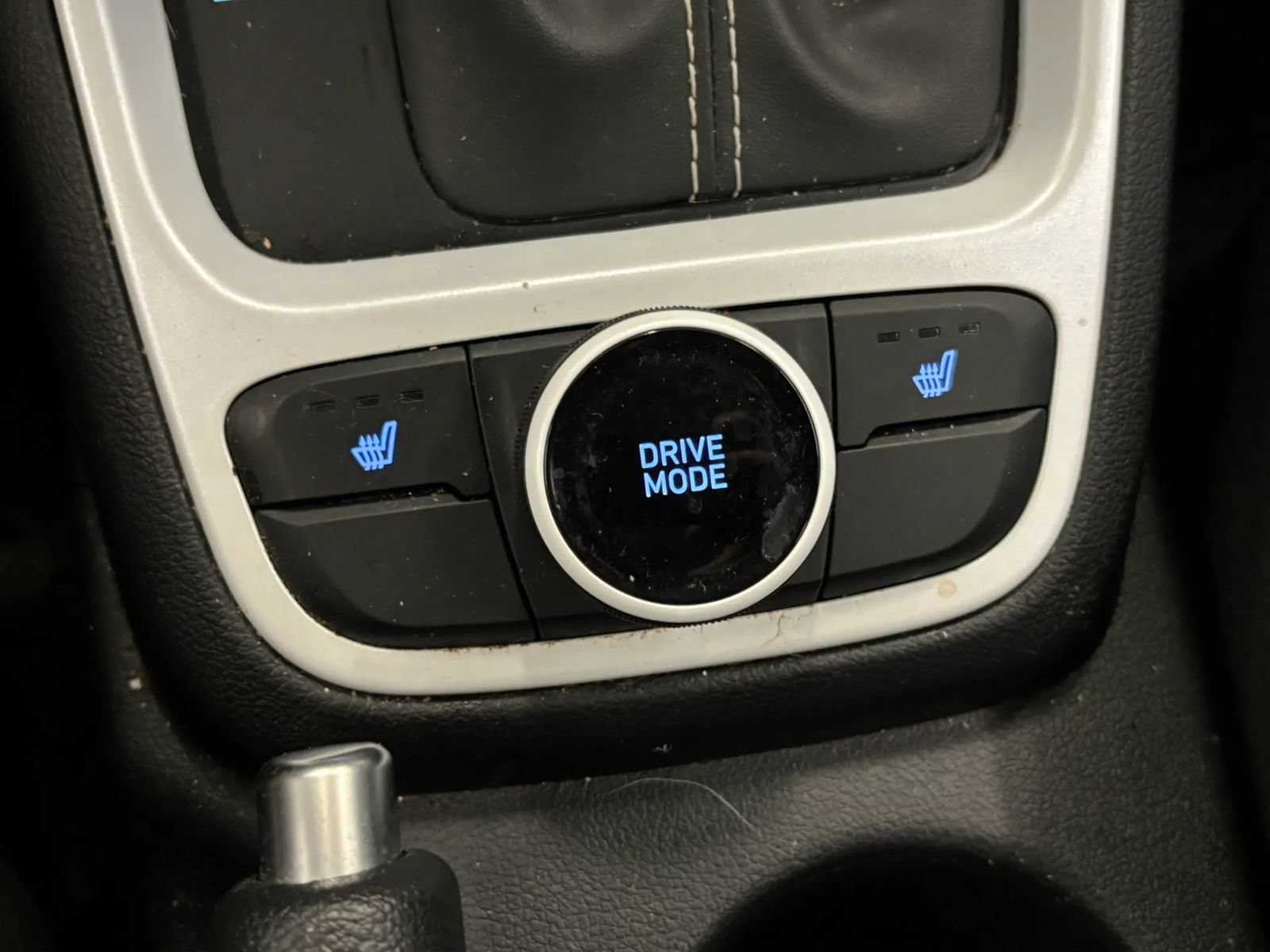Used 2023 Hyundai Venue Limited FWD image 30