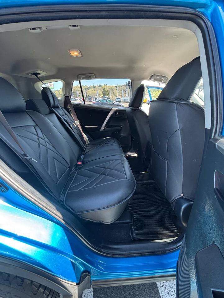 Used 2018 Toyota RAV4 LE w/ All Weather Liner Package AWD/4WD image 22