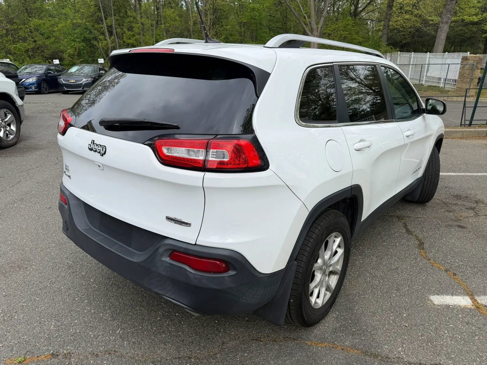 Used 2015 Jeep Cherokee Latitude w/ Cold Weather Group AWD/4WD image 7