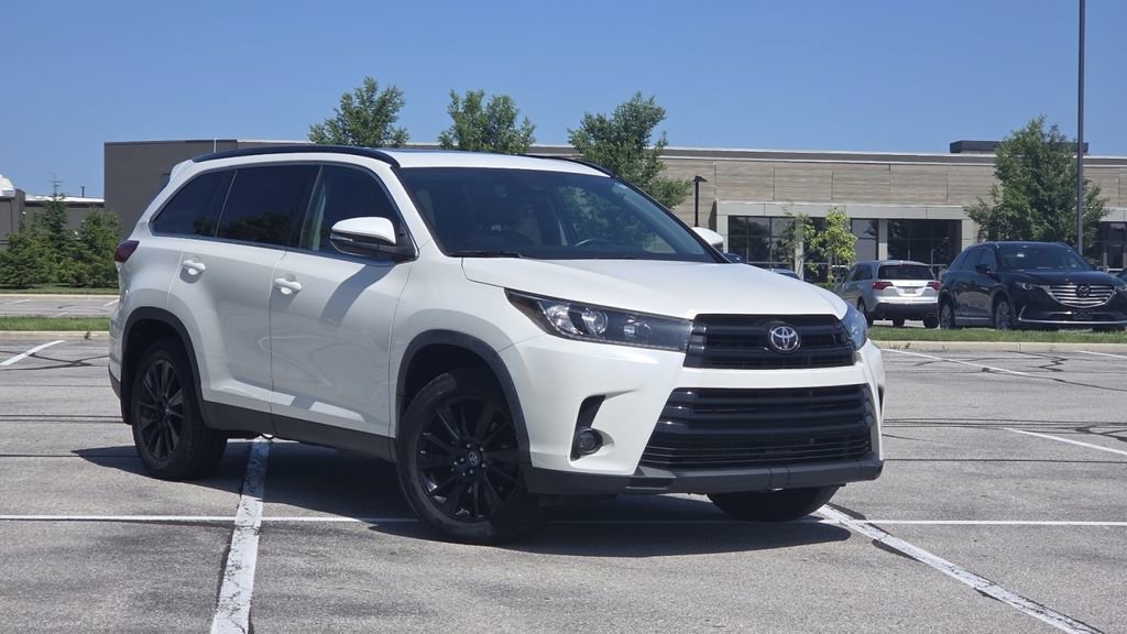 Used 2019 Toyota Highlander SE AWD/4WD image 2