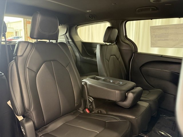 New 2026 Chrysler Pacifica Select image 35