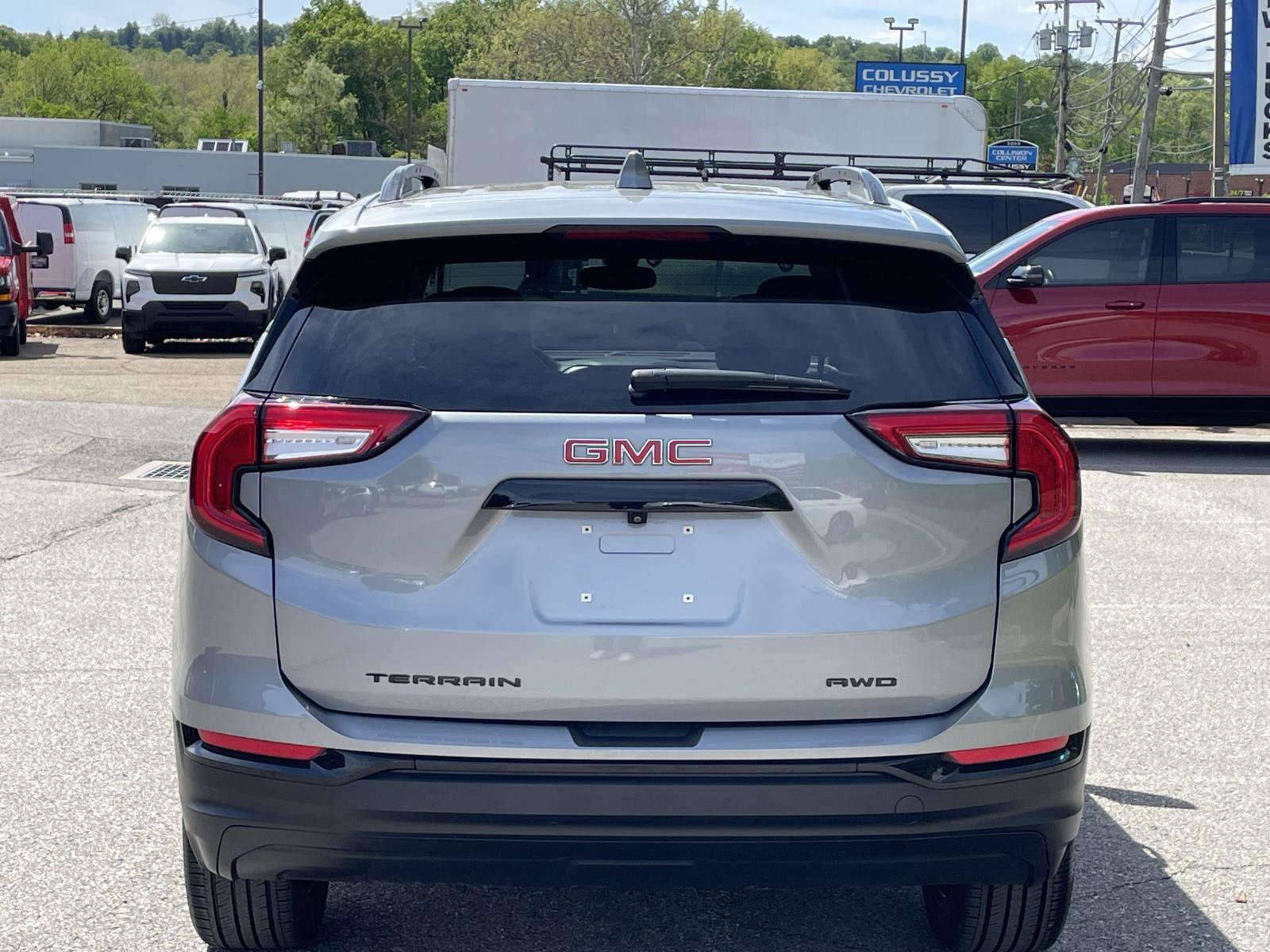 Certified 2024 GMC Terrain SLE w/ Driver Convenience Package AWD/4WD image 4