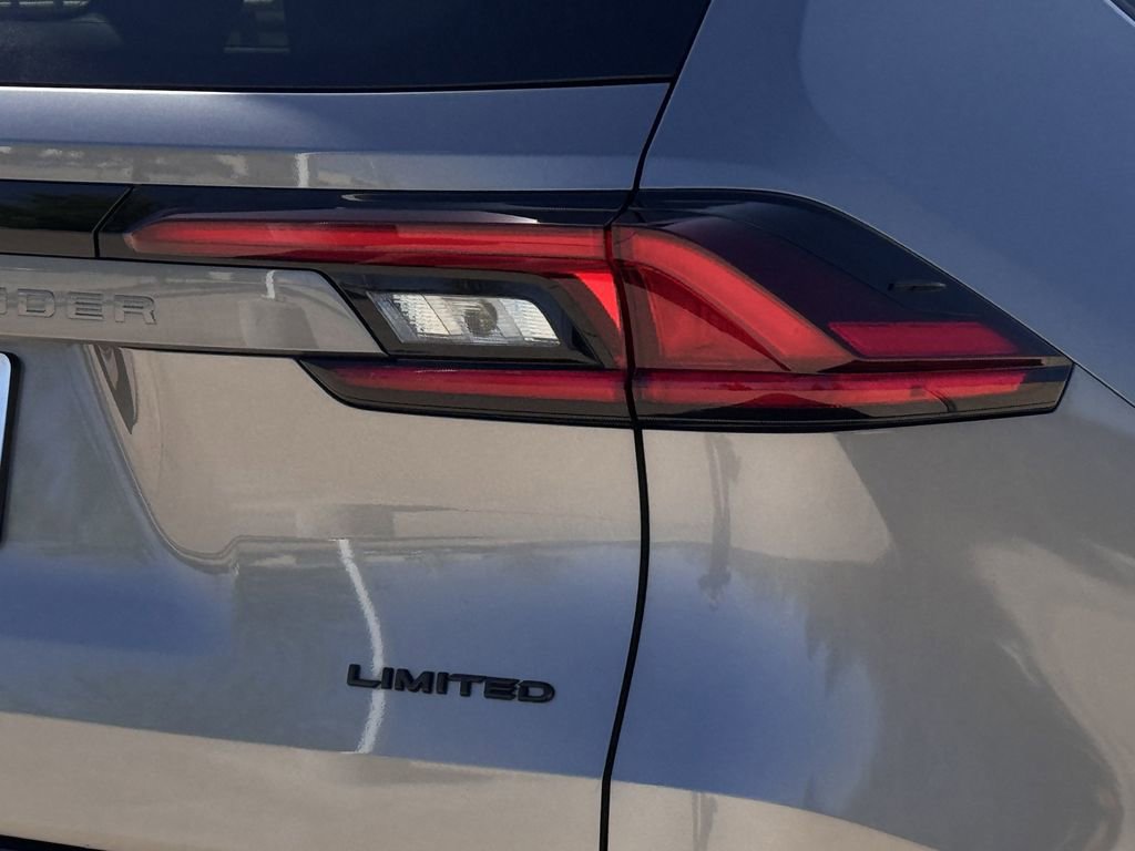 Used 2025 Toyota Grand Highlander Limited image 10