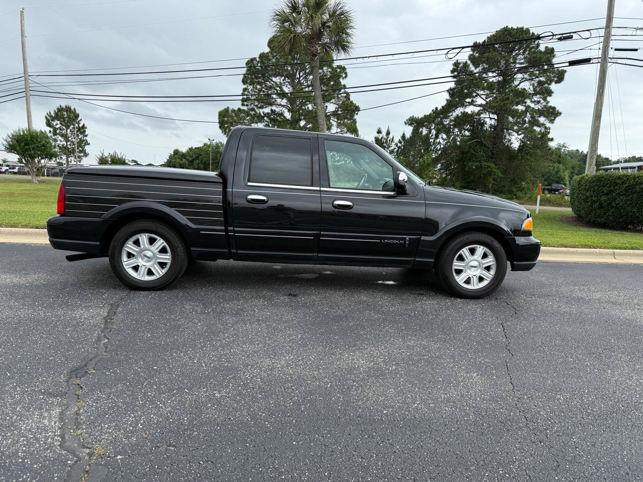 Used 2002 Lincoln Blackwood RWD image 5