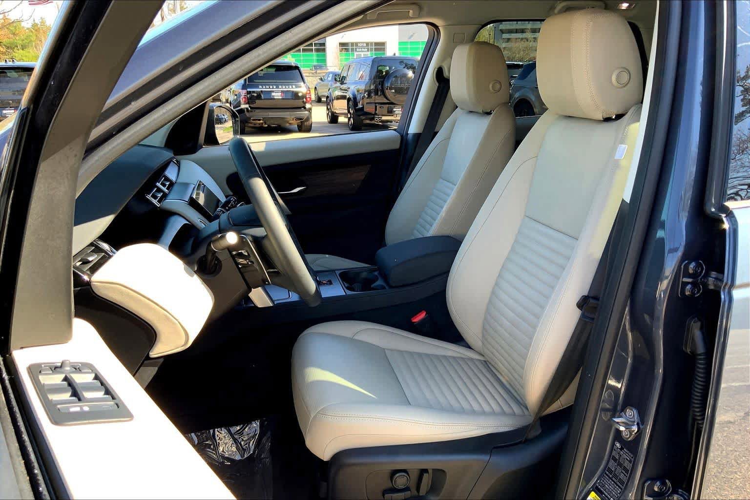 Used 2025 Land Rover Discovery Sport S image 9