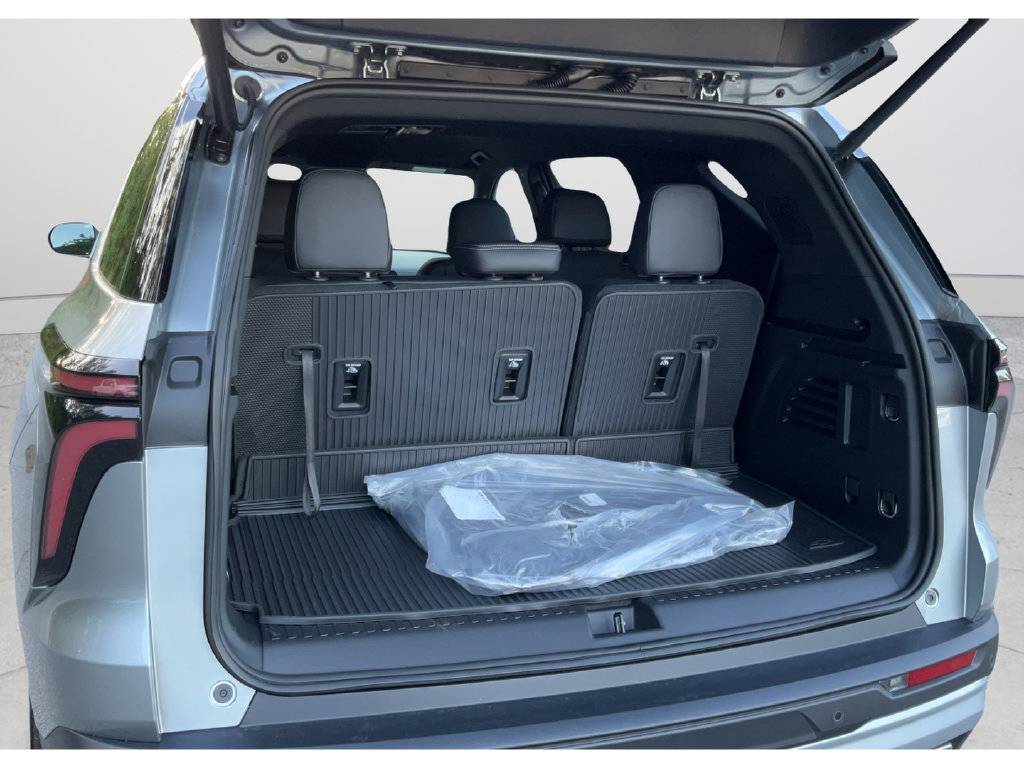 New 2027 Chevrolet Traverse LT w/ LPO, Floor Liner Package FWD image 17