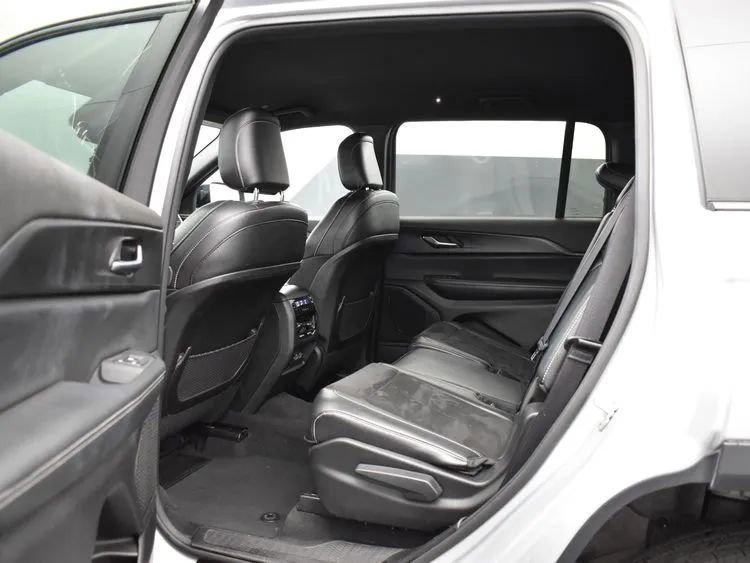 Used 2024 Jeep Grand Cherokee L Laredo image 15