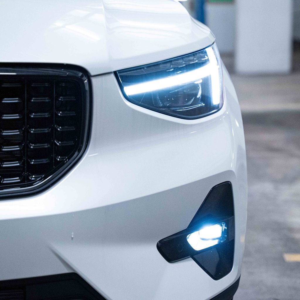 New 2026 Volvo XC40 B5 Ultra w/ Protection Package Premier AWD/4WD image 3