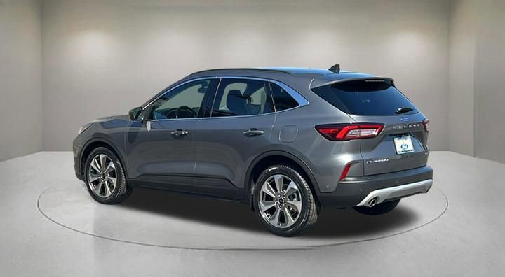 Certified 2023 Ford Escape Platinum w/ Premium Technology Package image 5