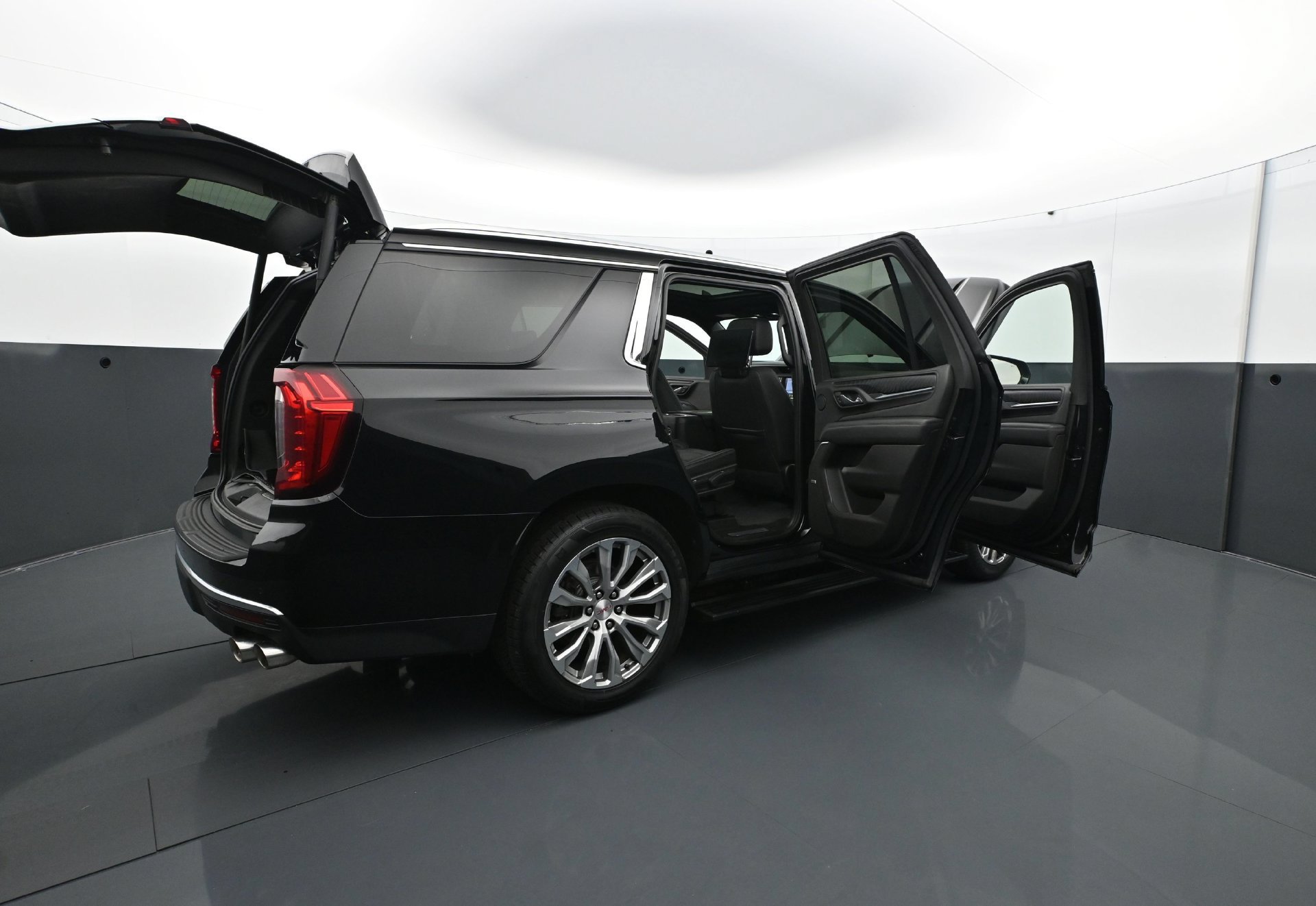 Used 2021 GMC Yukon Denali w/ Denali Ultimate Package AWD/4WD image 34