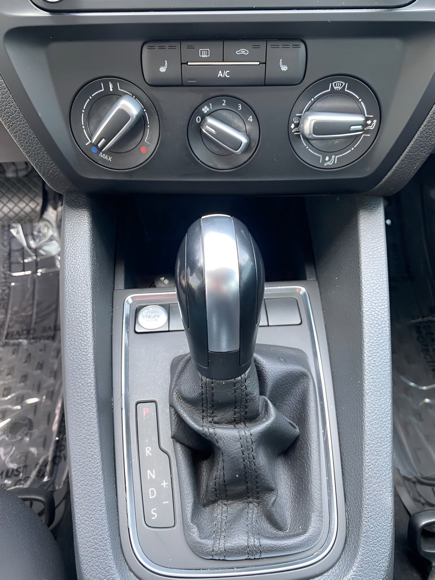 Used 2016 Volkswagen Jetta SE FWD image 10