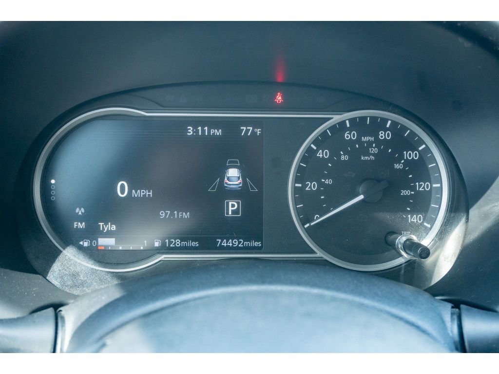 Used 2018 Nissan Kicks SR w/ Premium Package image 21