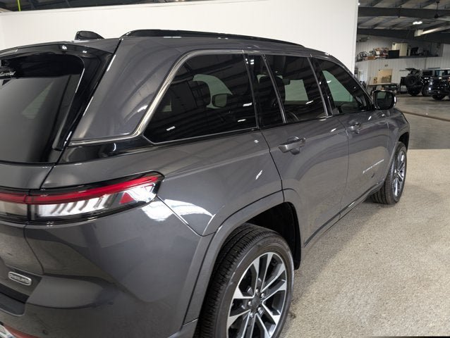 Used 2024 Jeep Grand Cherokee Overland w/ Luxury Tech Group IV AWD/4WD image 3