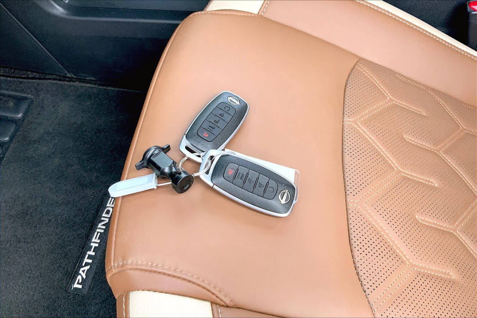 Used 2026 Nissan Pathfinder Platinum FWD image 14