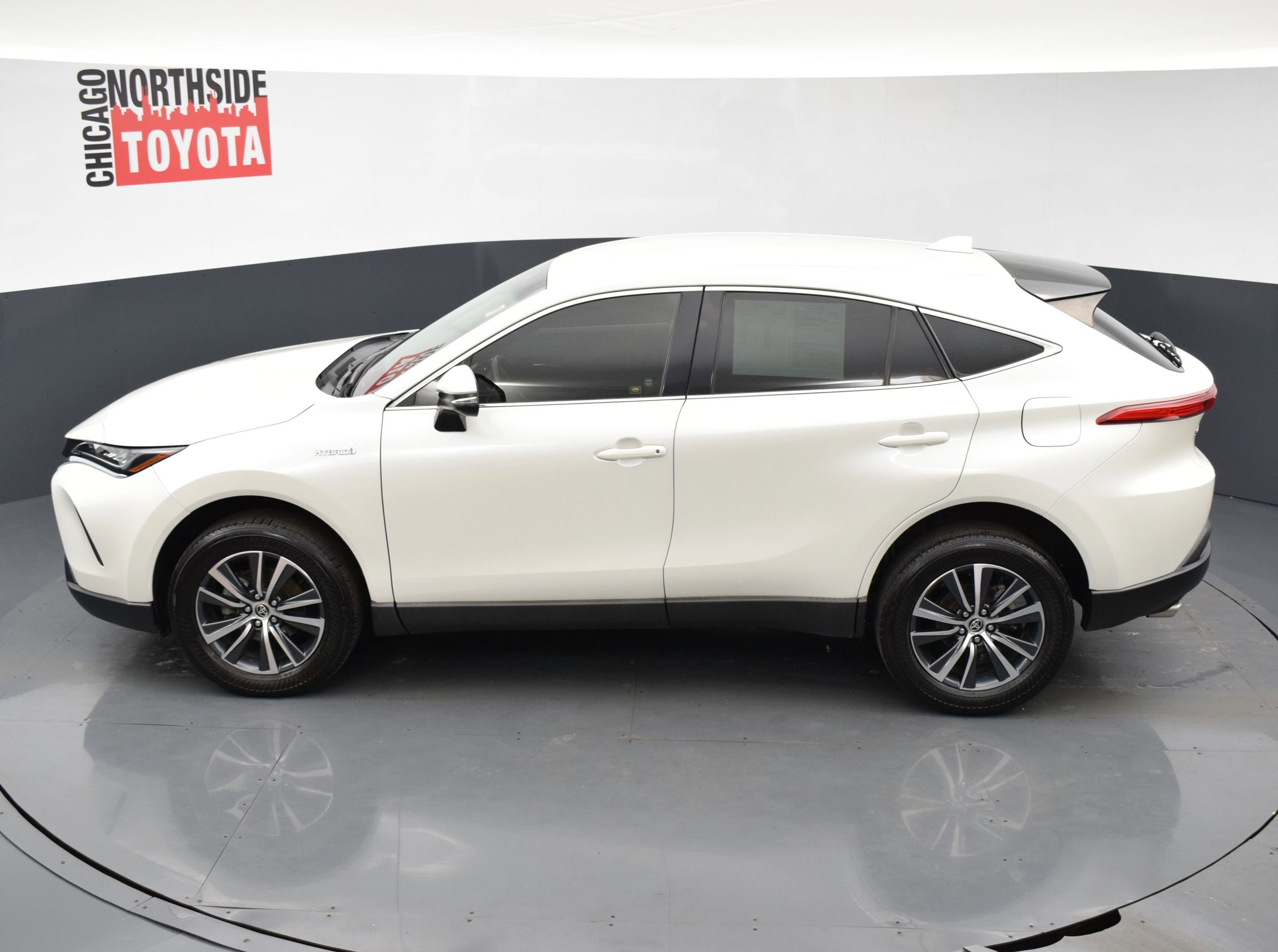 Used 2021 Toyota Venza LE image 19
