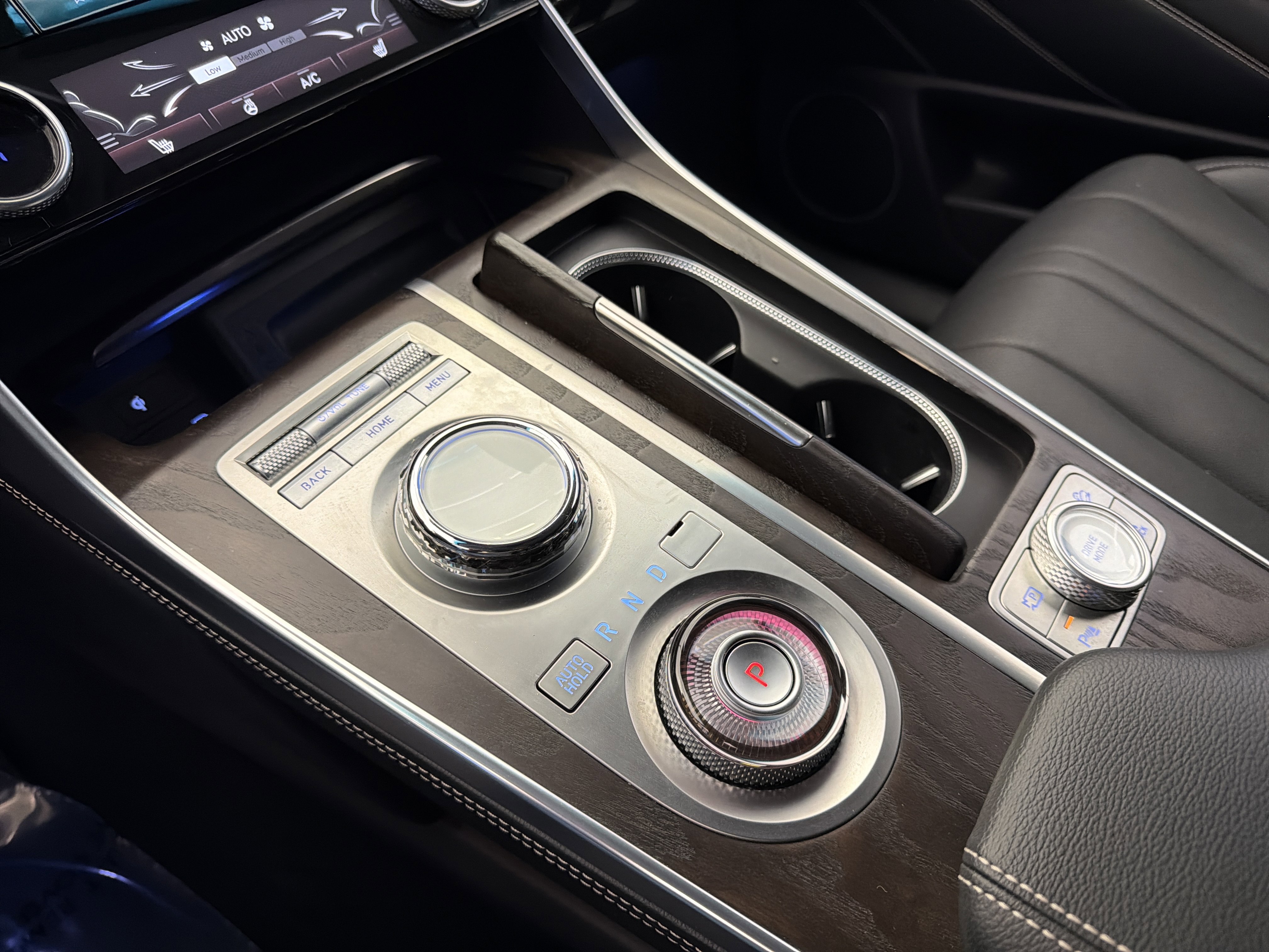 Used 2024 Genesis GV80 2.5T image 25