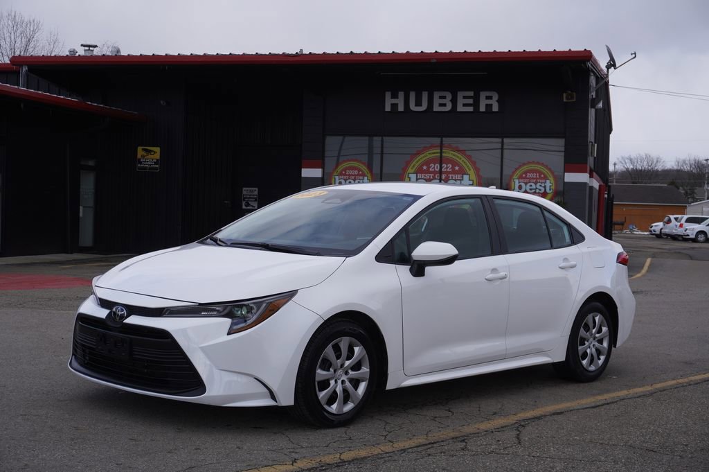 Used 2023 Toyota Corolla LE image 1