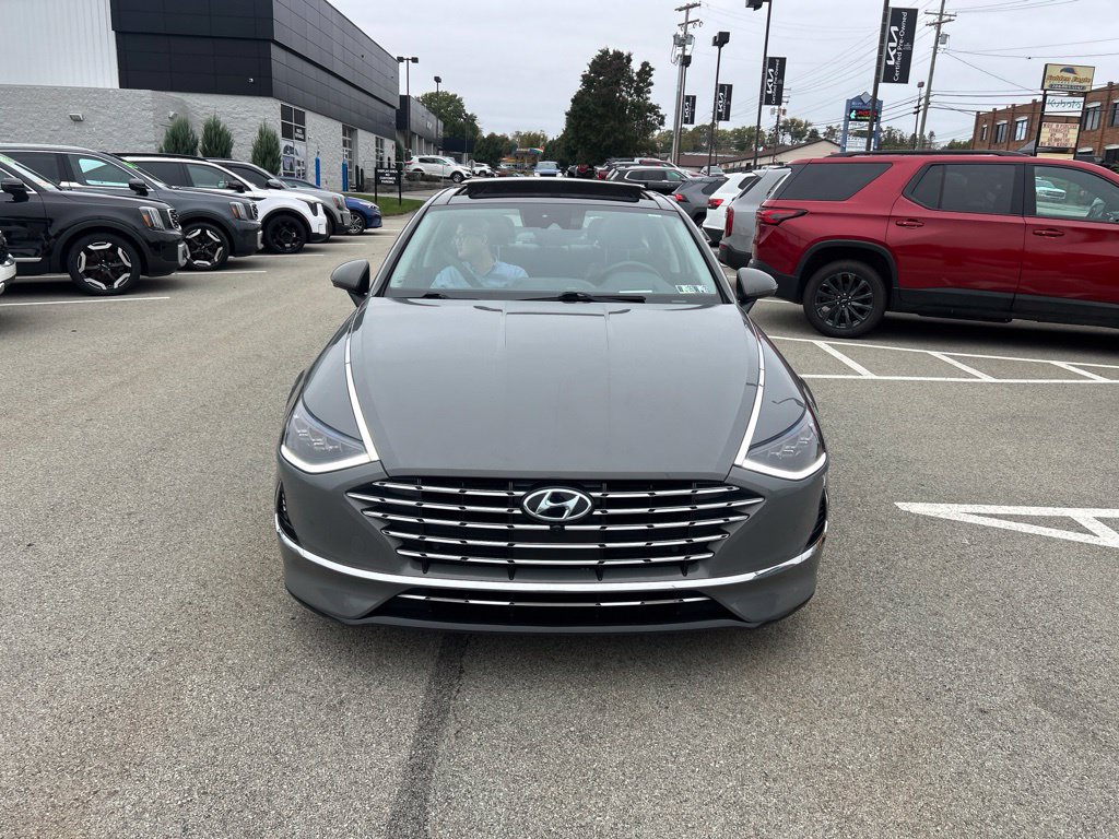 Used 2023 Hyundai Sonata Limited w/ Cargo Package FWD image 2