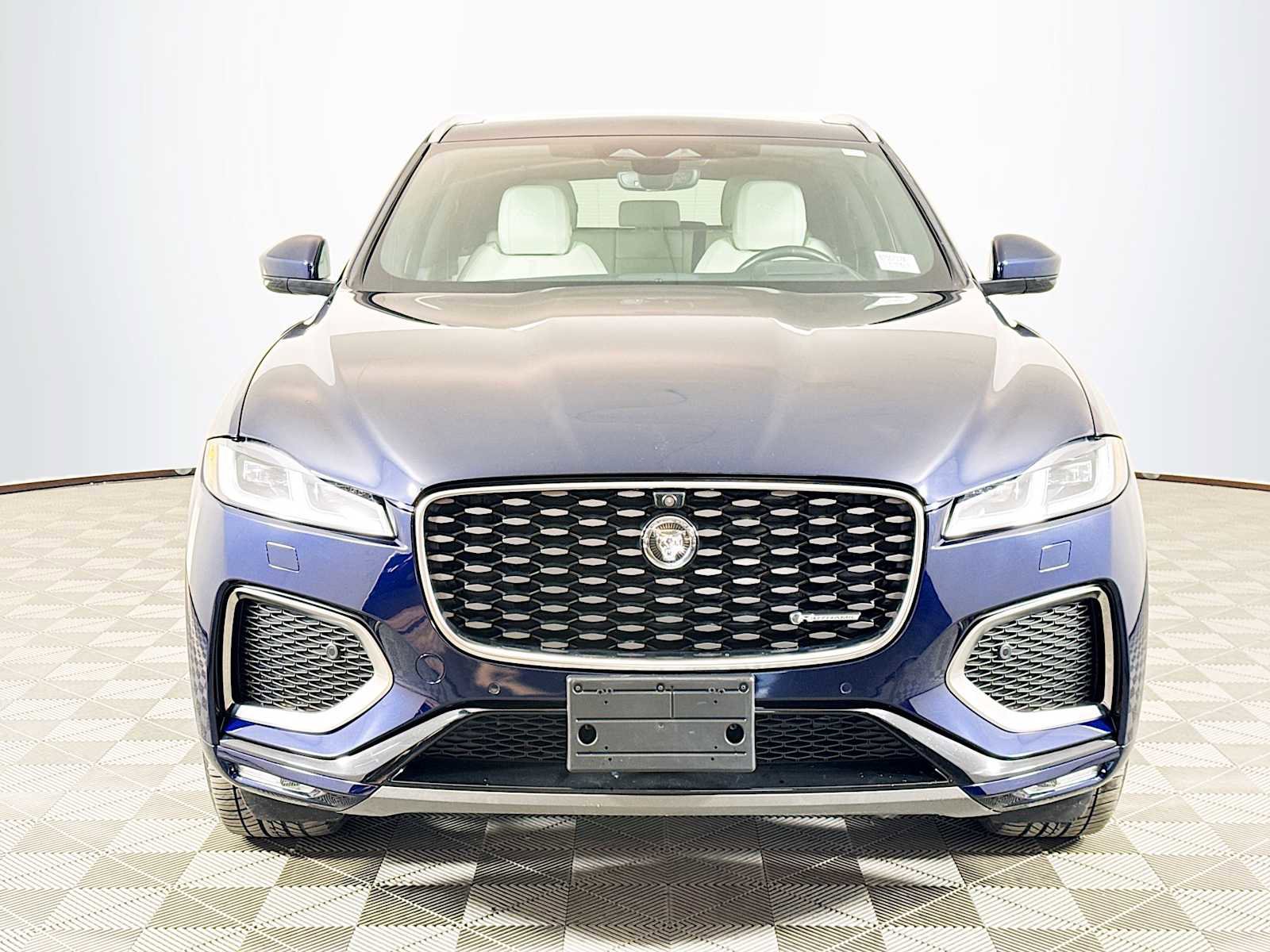 Used 2024 Jaguar F-PACE R-Dynamic S image 2