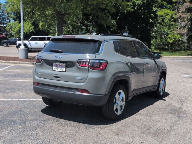 Used 2024 Jeep Compass Latitude w/ Convenience Group AWD/4WD image 3