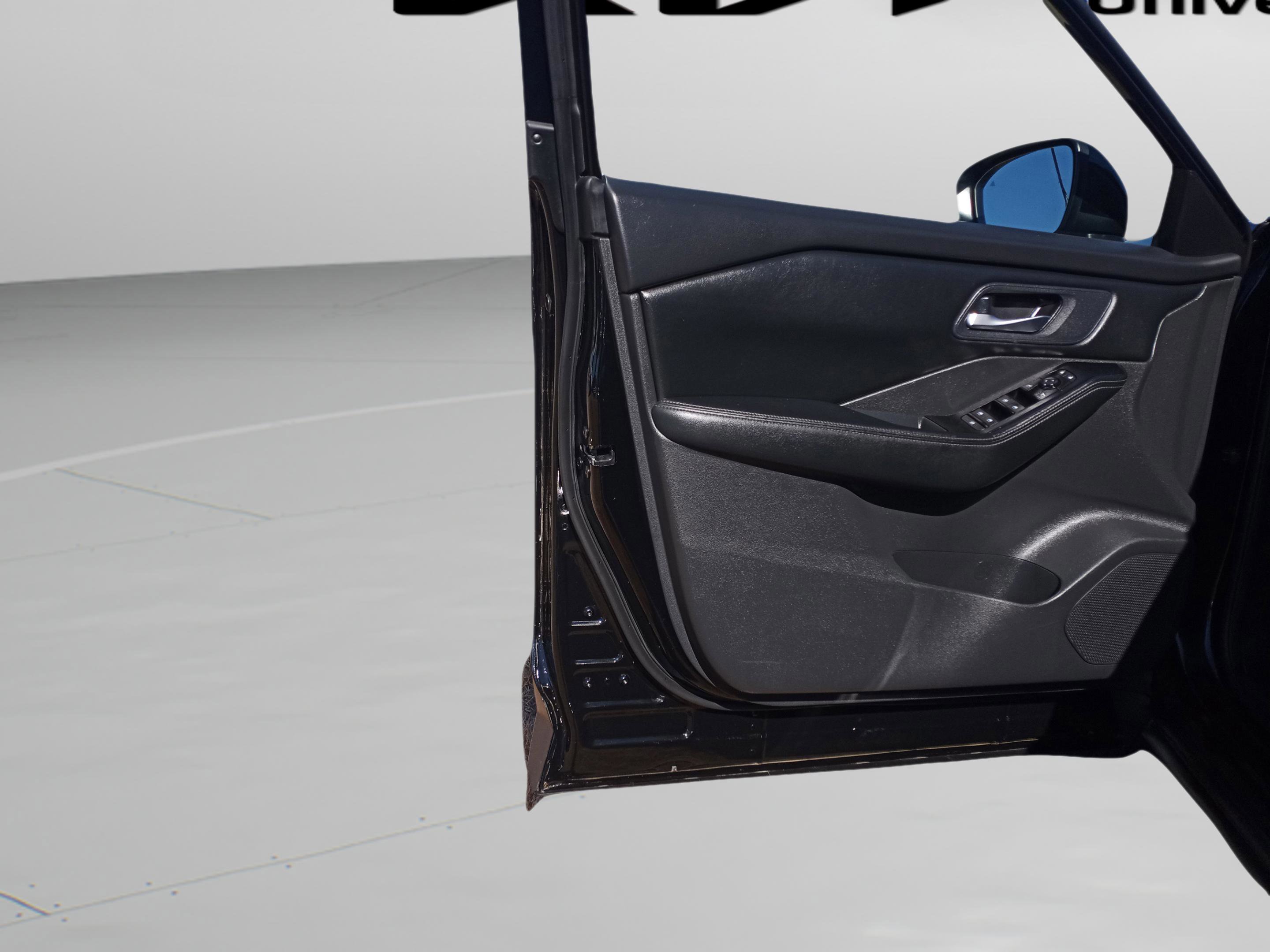 Used 2024 Nissan Rogue SV image 34