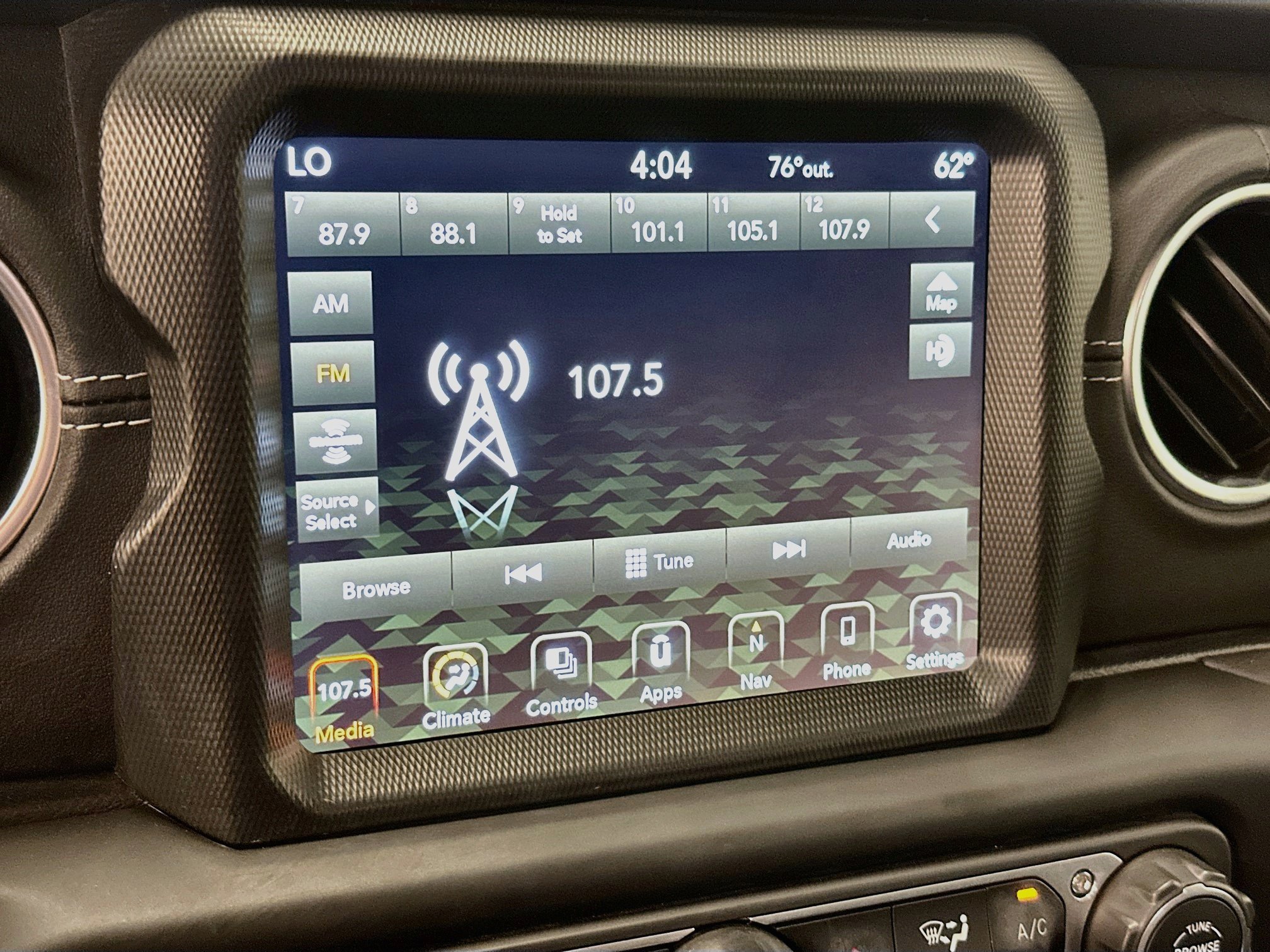 Used 2022 Jeep Wrangler Unlimited Sahara AWD/4WD image 21
