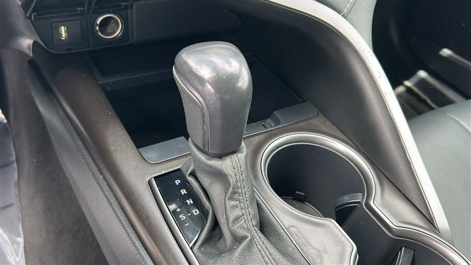 Used 2022 Toyota Camry SE FWD image 13
