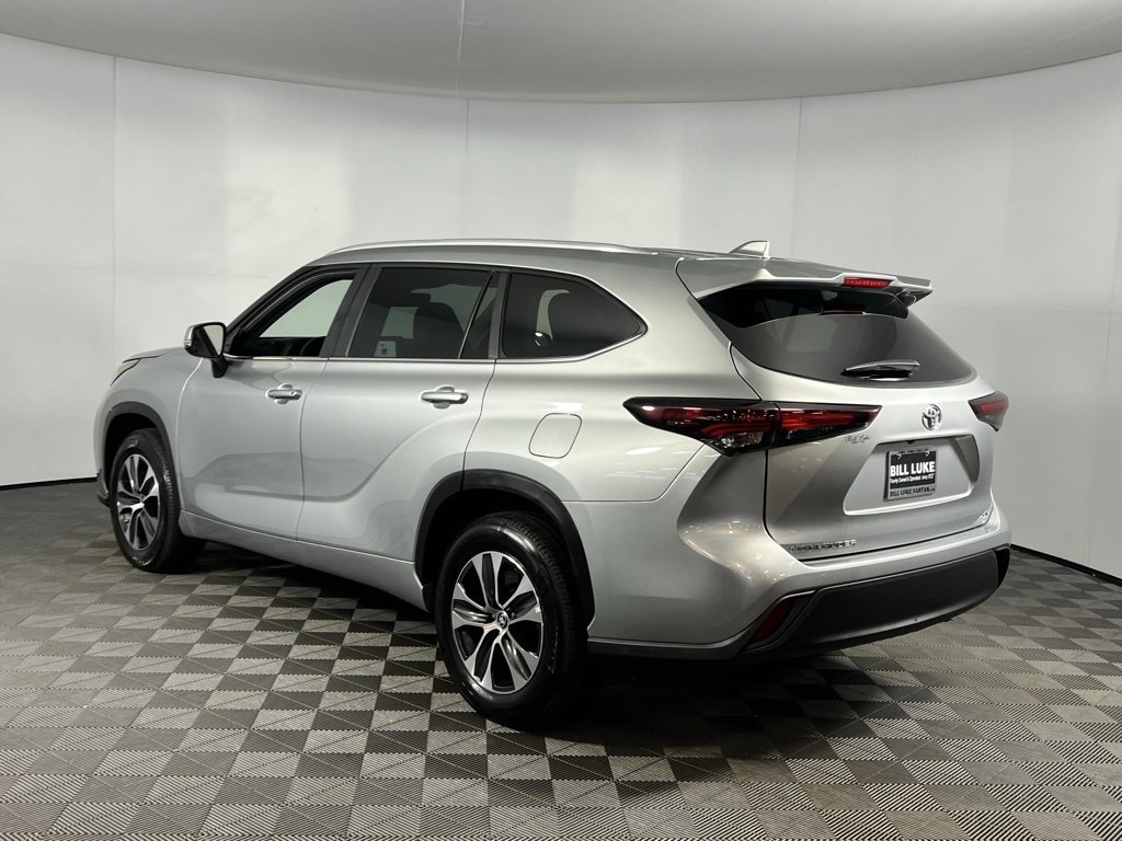 Used 2025 Toyota Highlander XLE image 9