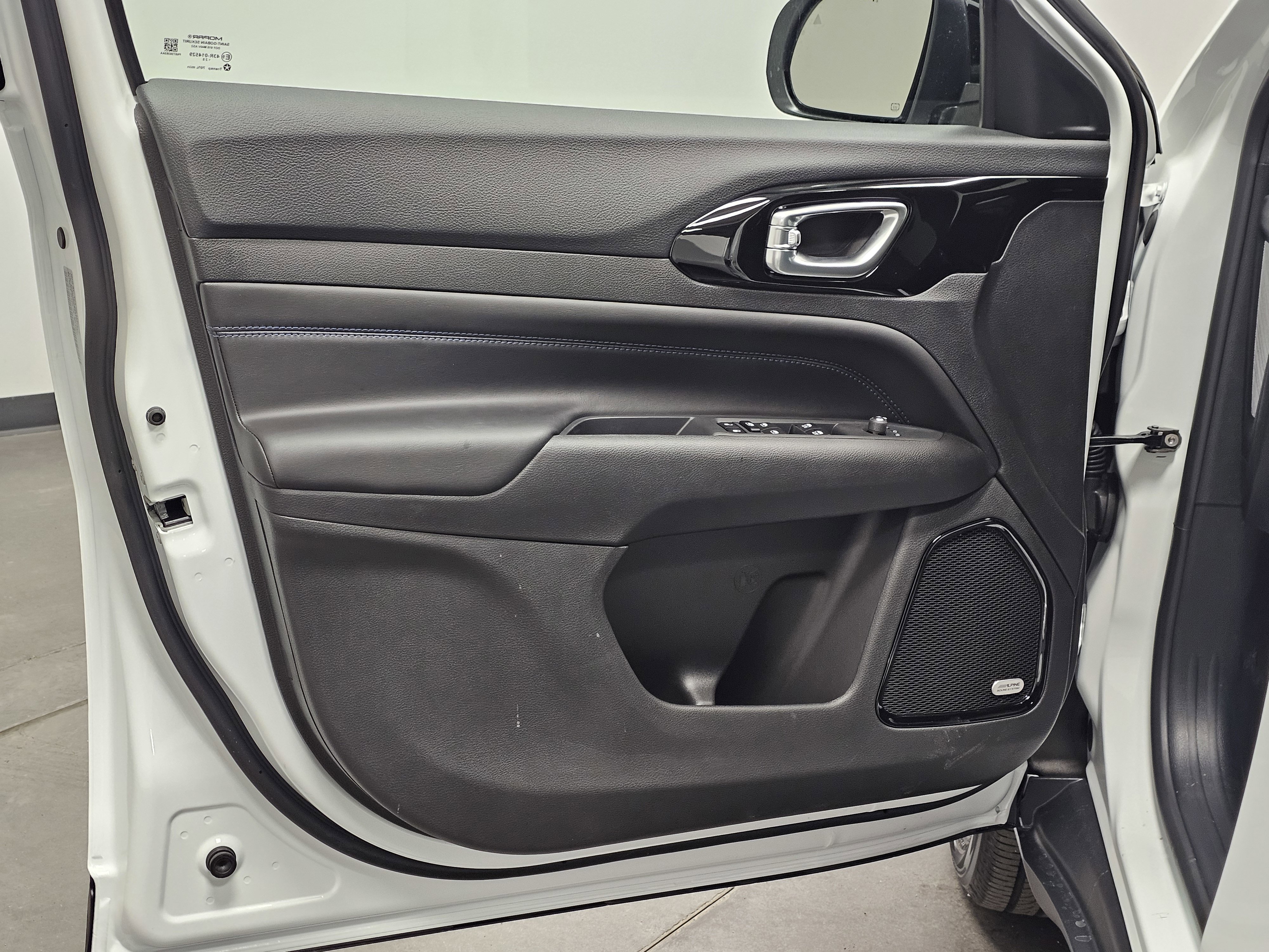 New 2025 Jeep Compass Latitude w/ Sun & Sound Group image 17