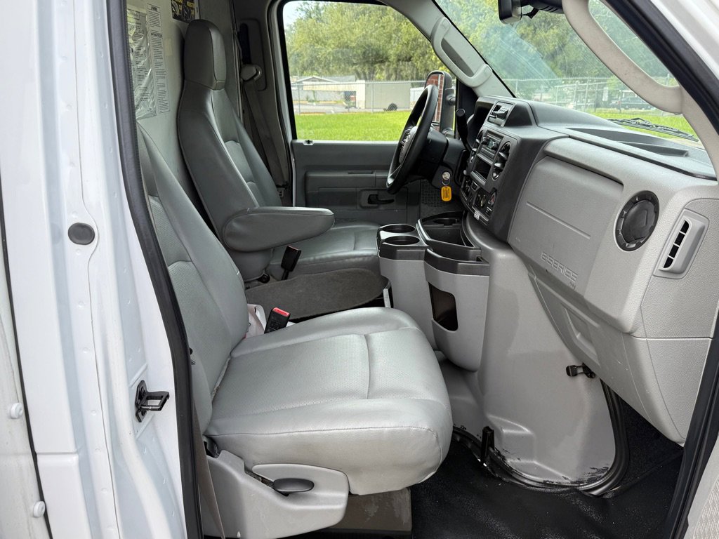 Used 2022 Ford E-350 and Econoline 350 Super Duty RWD image 17