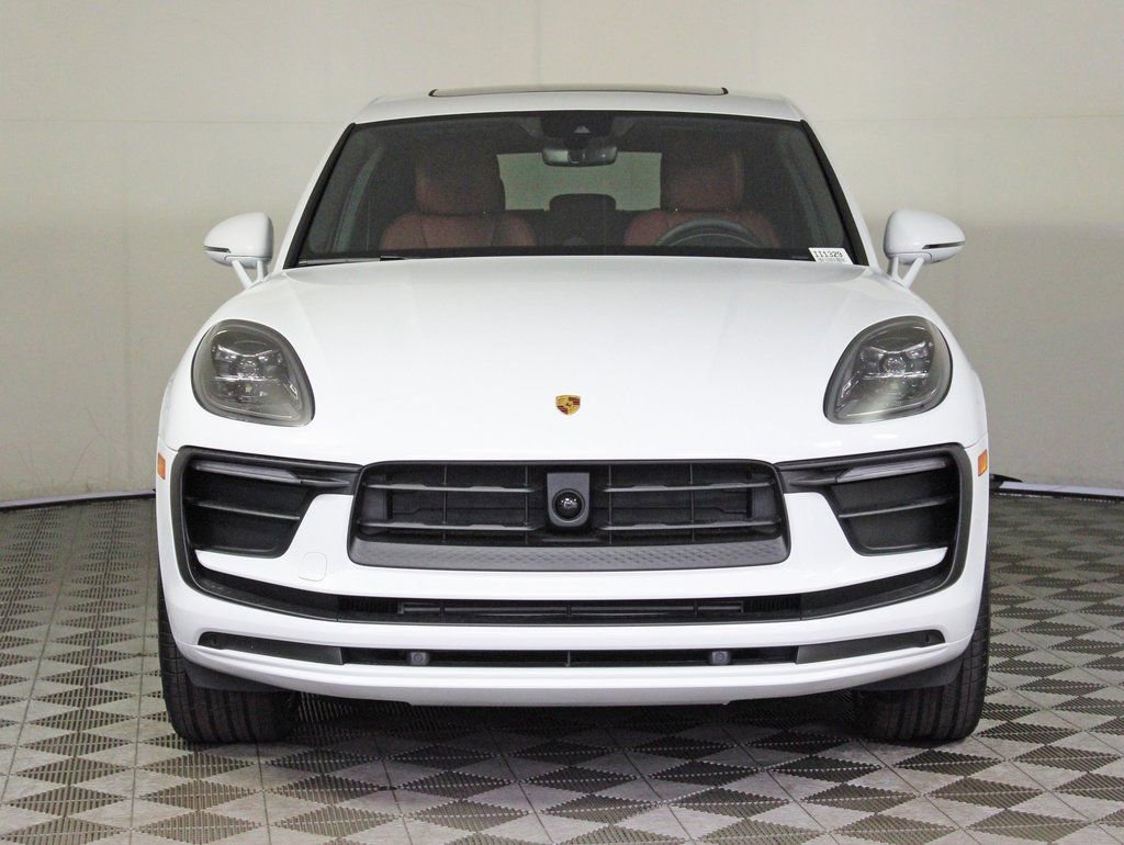 Certified 2025 Porsche Macan image 10