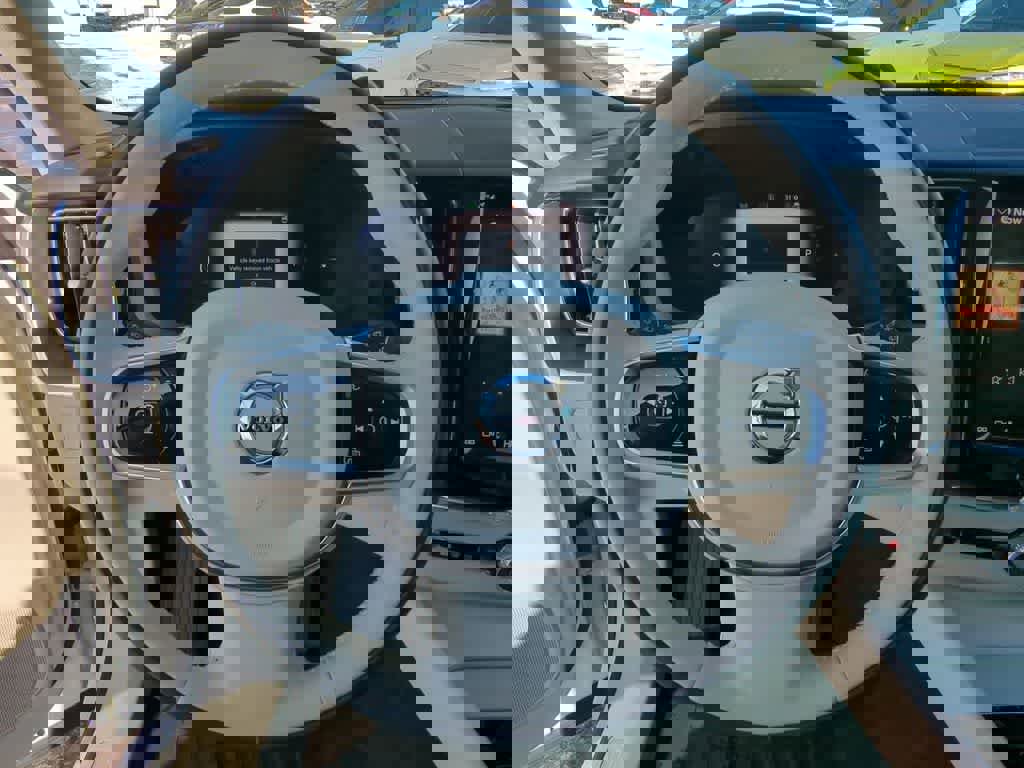 Certified 2025 Volvo XC60 T8 Core w/ Protection Package Premier image 21