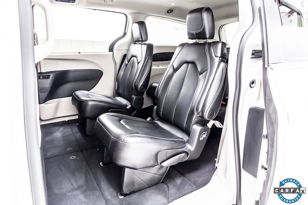 Used 2023 Chrysler Pacifica Touring-L image 27