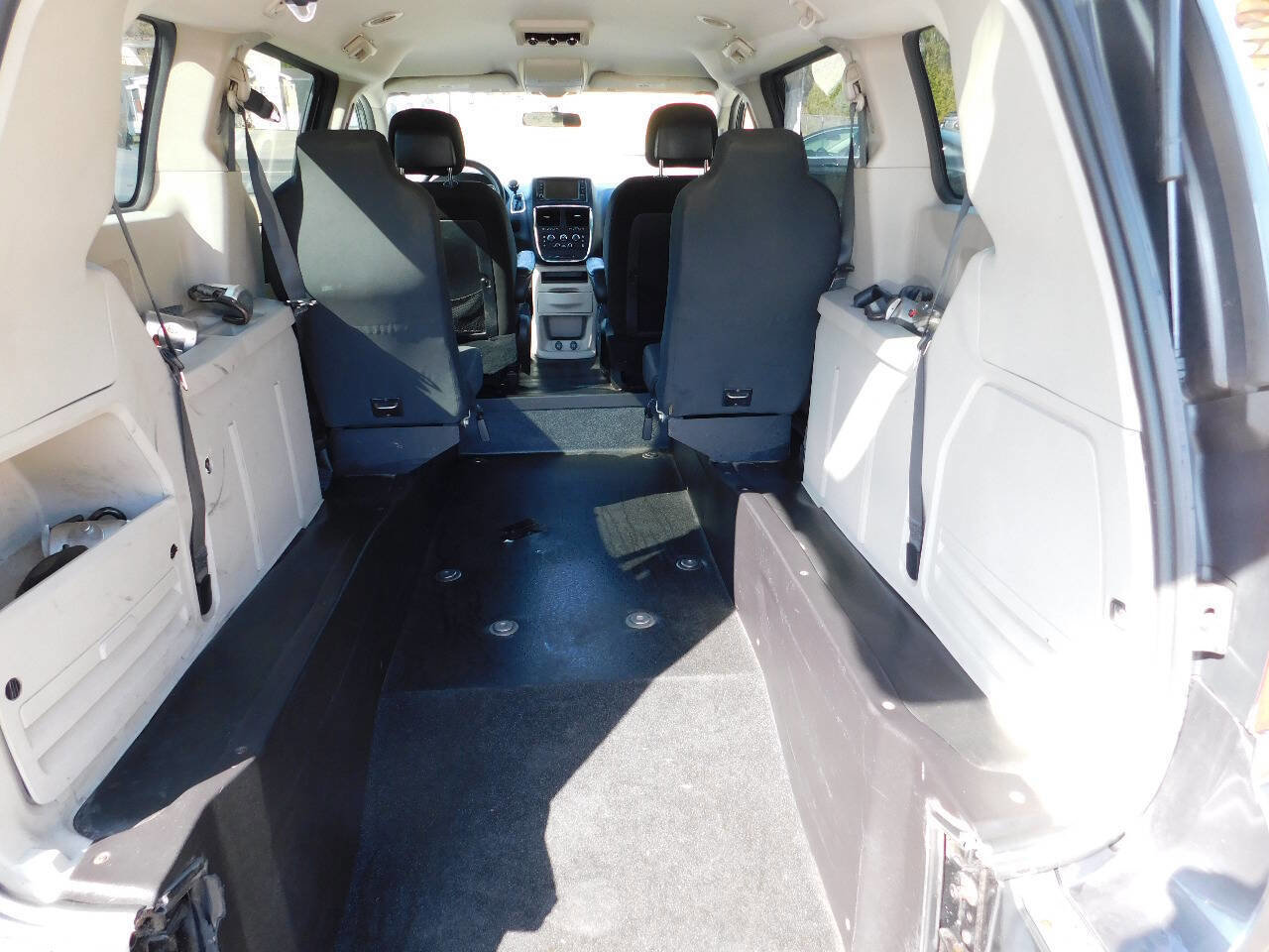 Used 2016 Dodge Grand Caravan SE w/ Quick Order Package 29E SE image 5