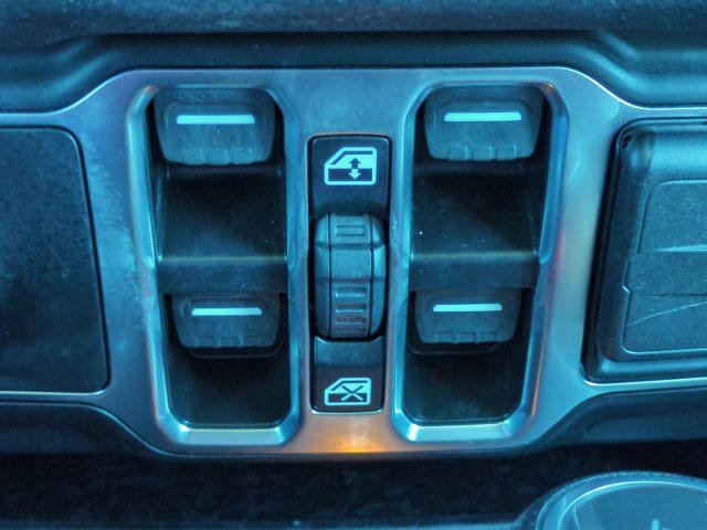 Used 2024 Jeep Wrangler Unlimited w/ Convenience Group AWD/4WD image 23