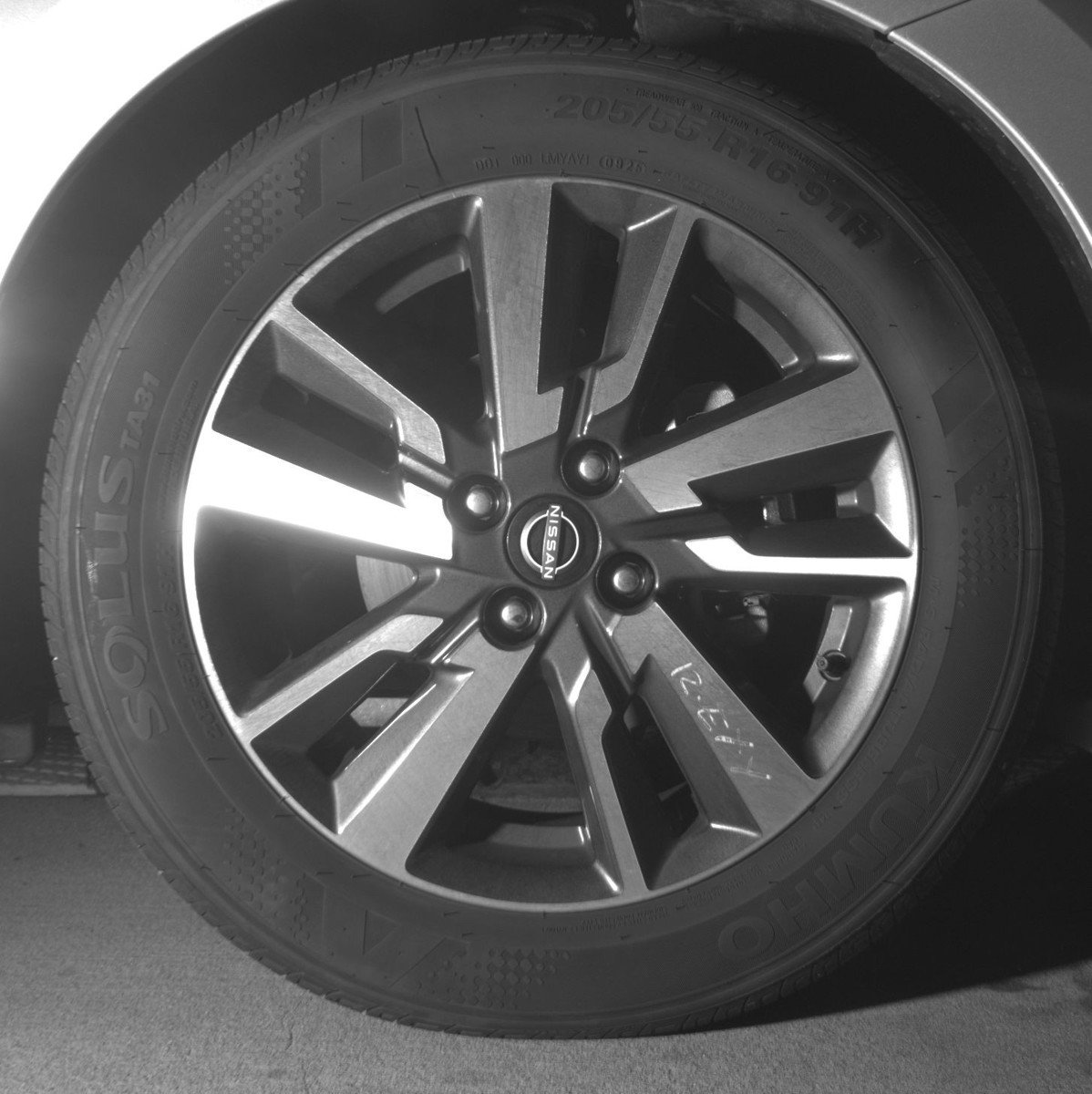 Used 2025 Nissan Versa SV image 13