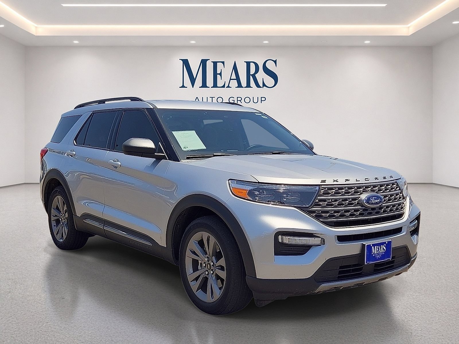 Used 2021 Ford Explorer XLT w/ Equipment Group 202A AWD/4WD image 7