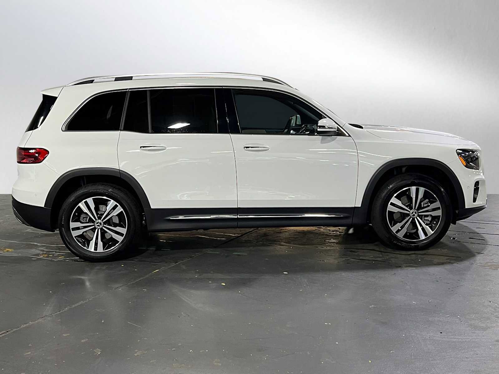 Used 2025 Mercedes-Benz GLB 250 GLB 250 image 2