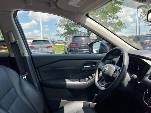 Used 2026 Nissan Rogue SL FWD image 35