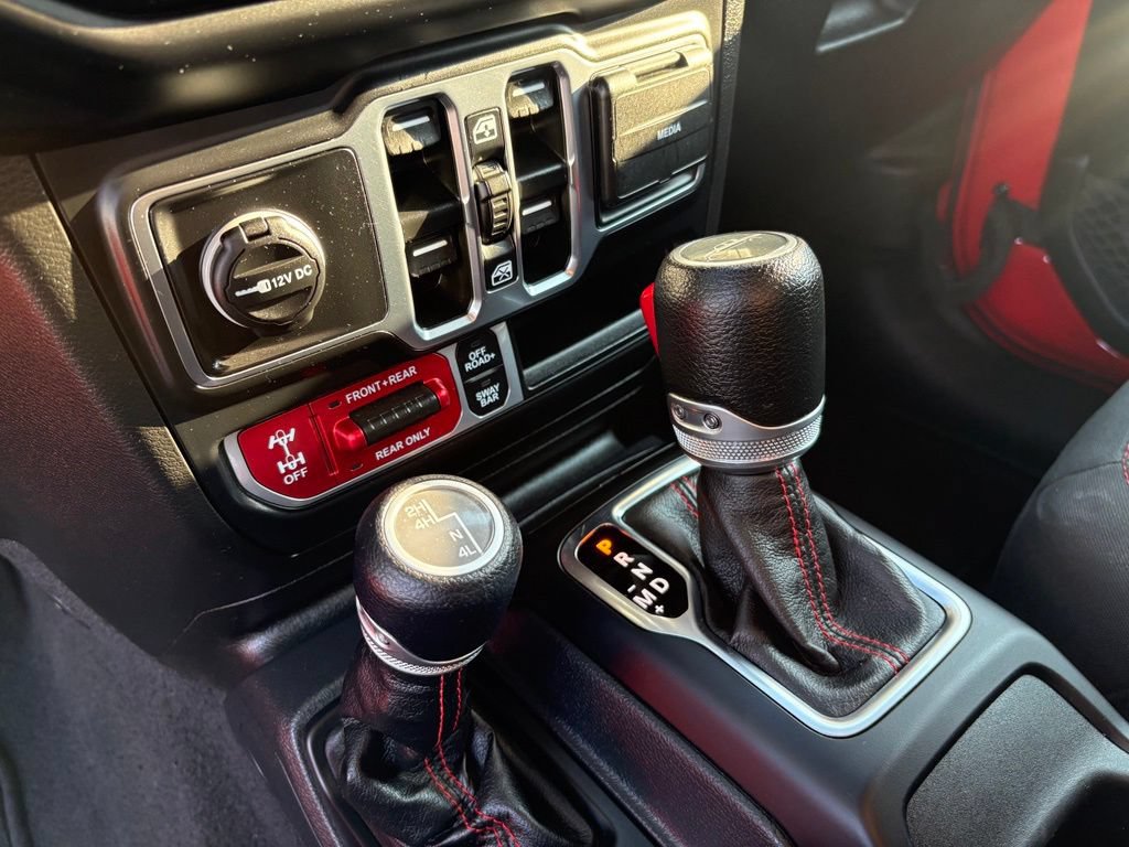 Used 2023 Jeep Gladiator Rubicon AWD/4WD image 22
