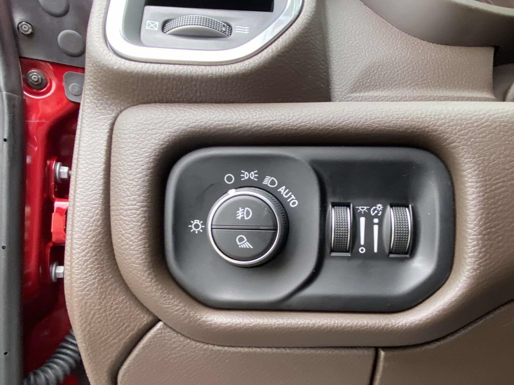 New 2026 RAM 3500 Laramie AWD/4WD image 23
