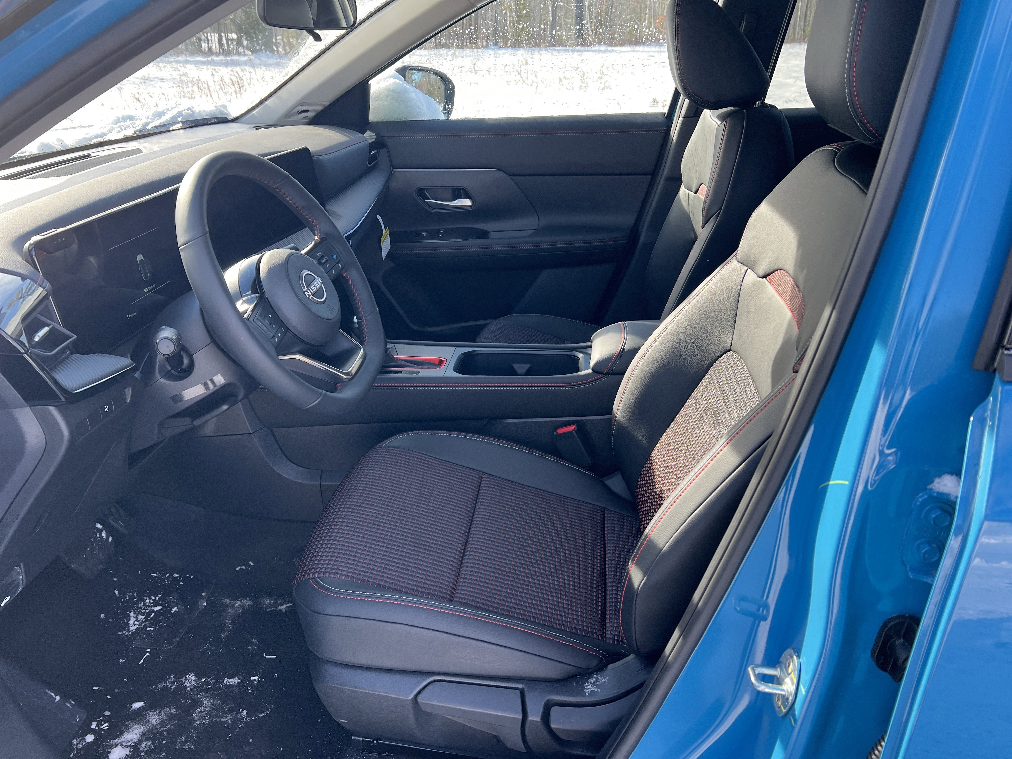 New 2026 Nissan Kicks SR w/ Cold Weather Package image 4