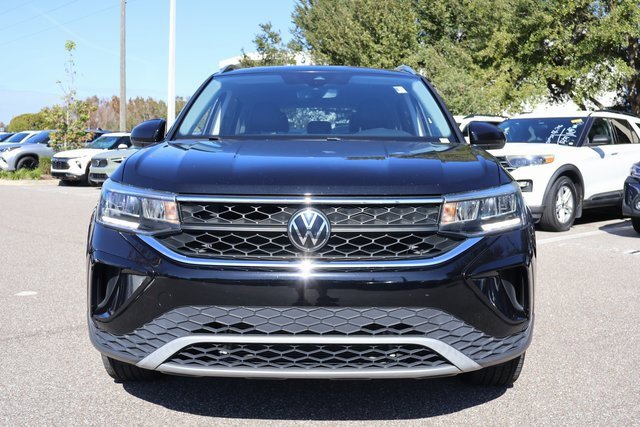 Certified 2023 Volkswagen Taos SE w/ Black Wheel Package image 2