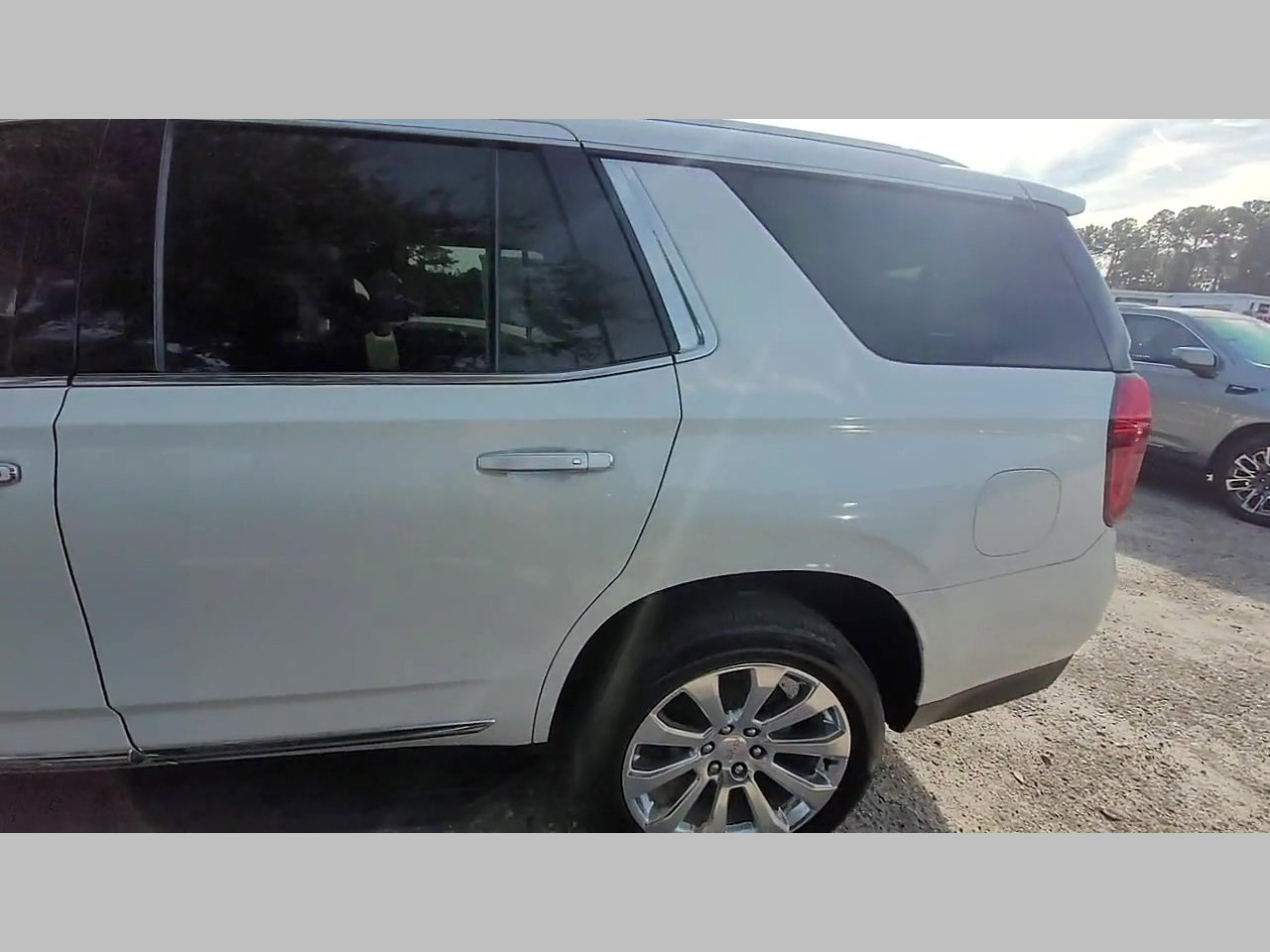 Used 2021 GMC Yukon SLT w/ SLT Luxury Plus Package image 14