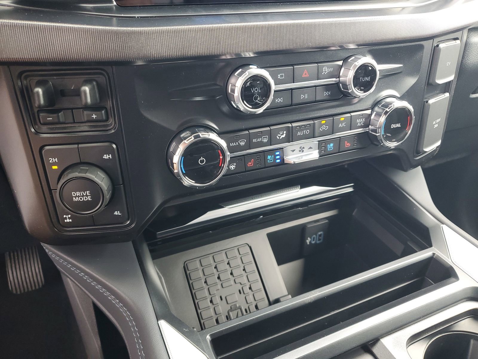 New 2026 Ford F350 Platinum image 26