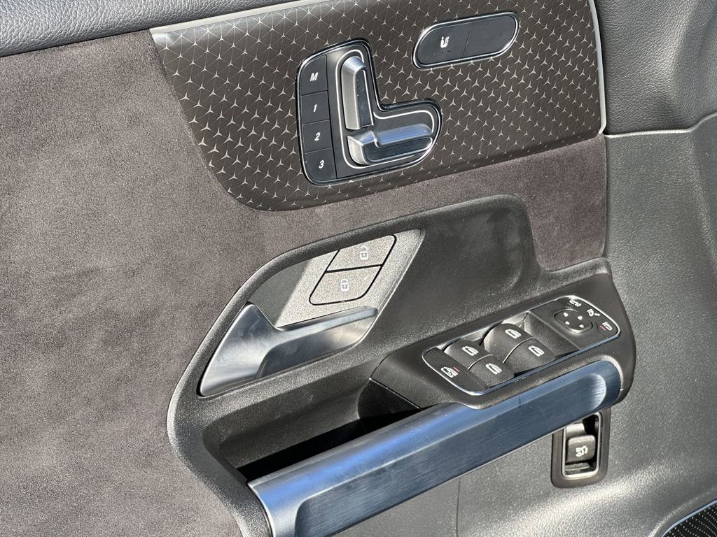 Certified 2025 Mercedes-Benz GLB 250 image 12